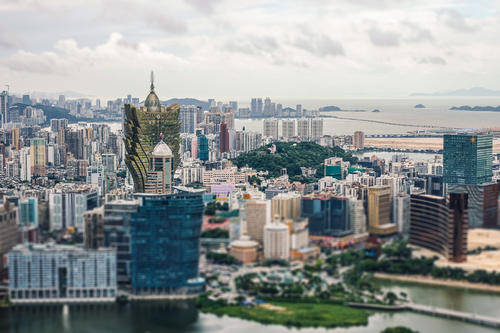 澳门作为一个独特的城市，拥有着丰富的历史和文化背景。然而，随着赌博行业的兴起，一些不法分子开始利用博彩业进行非法活动，其中就包括所谓的最准一肖预测。这种现象不仅违反了法律法规，也破坏了社会的稳定和公平。本文将探讨澳门最准一肖背后的含义，解释相关词语的释义，并强调落实法律法规的重要性。